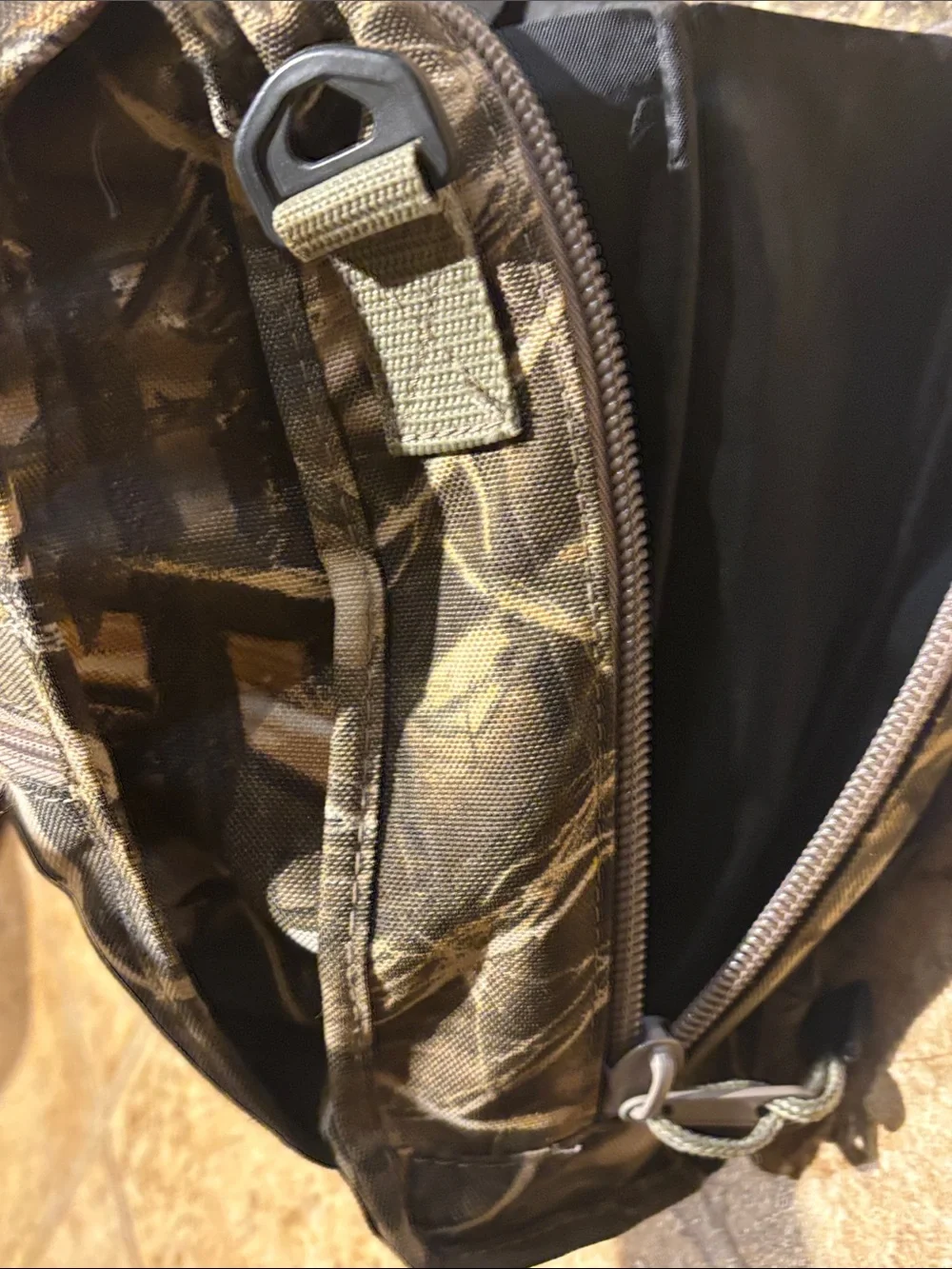 Duck Unlimited Camouflage Duffel Bag in Brown/Green